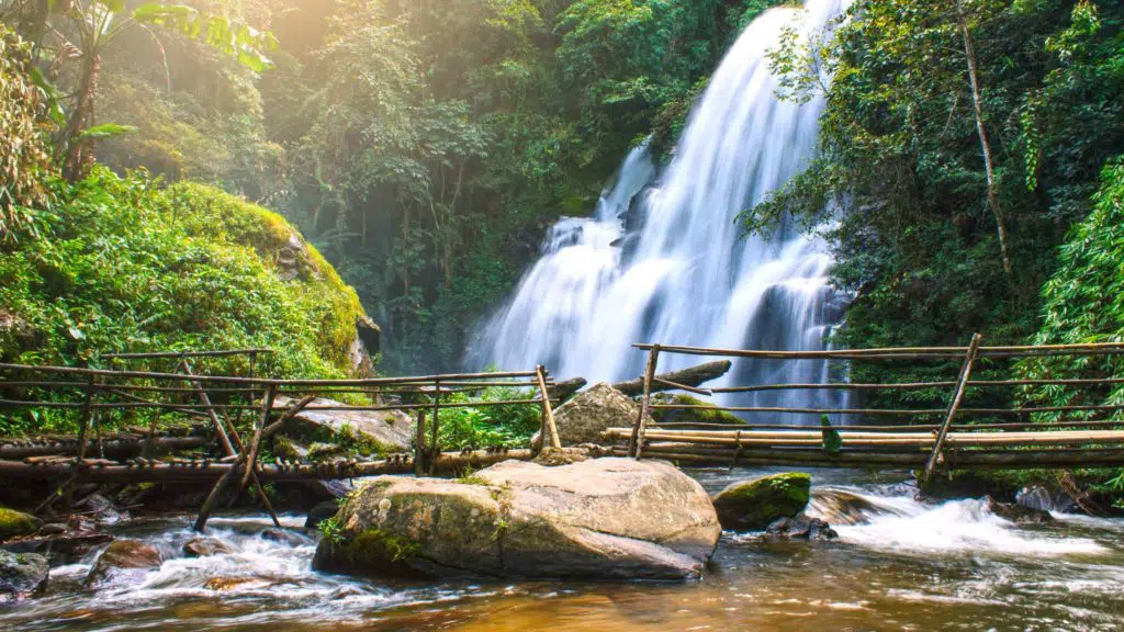 Pha dok siew waterfall, Chiang Mai shutterstock_553585522