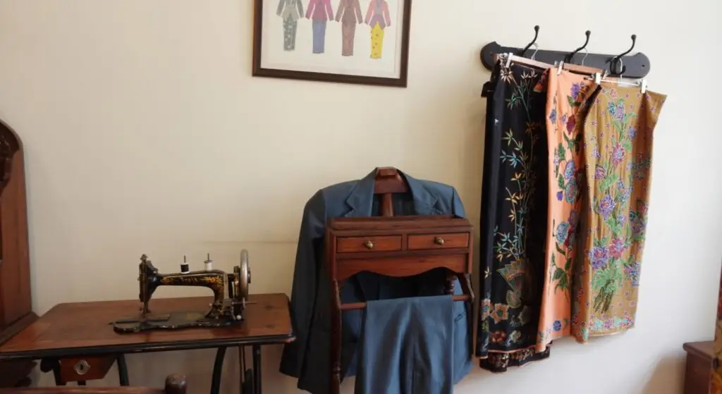 Phuket Walking Tour: Food, Heritage & Architecture