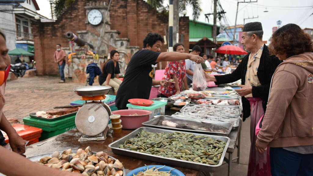 Living Like a Local in Surat Thani