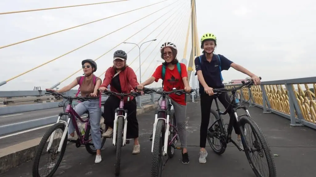 Cycling the Hidden History of Bangkok