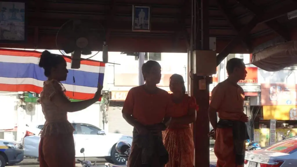 Thao Suranari Monument (Ya Mo)