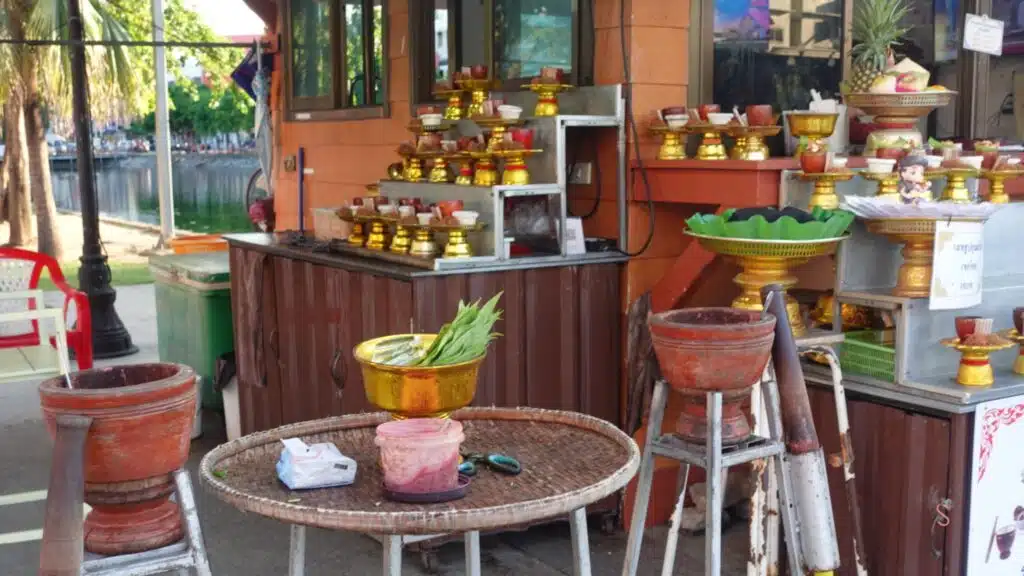 Thao Suranari Monument (Ya Mo)