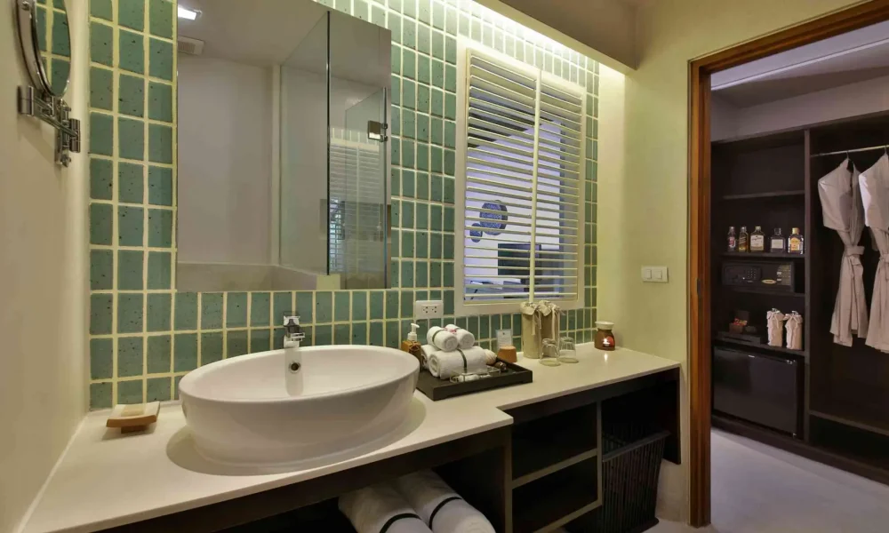 Buri Rasa Village Phangan Deluxe Bathroom