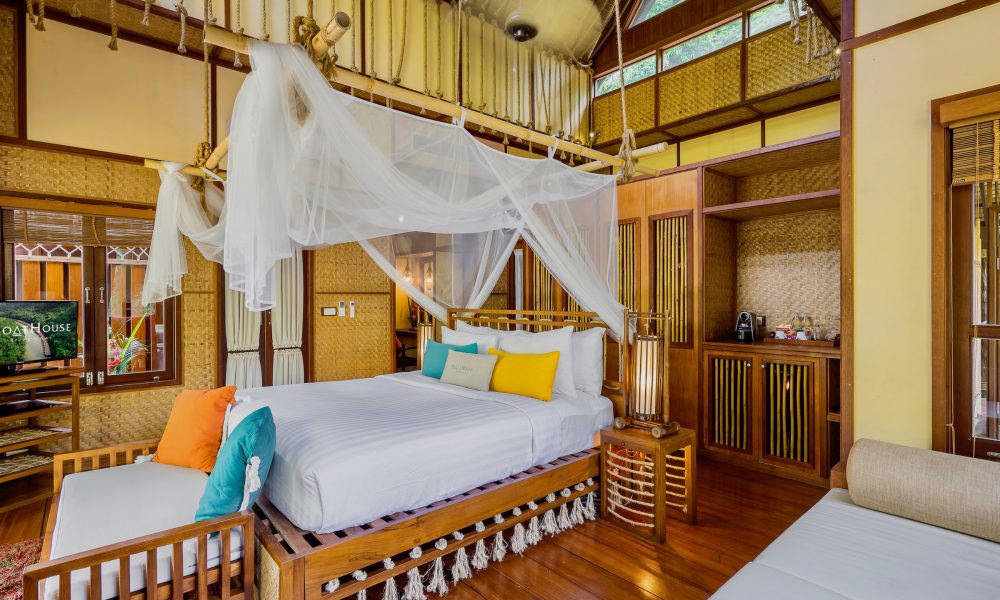 THE FLOATHOUSE RIVER KWAI