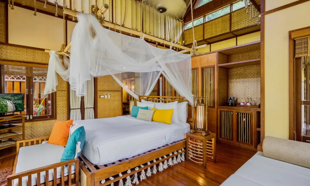 THE FLOATHOUSE RIVER KWAI